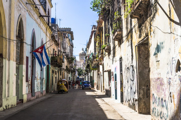 Fototapeta na wymiar old and historic building city life in havana cuba