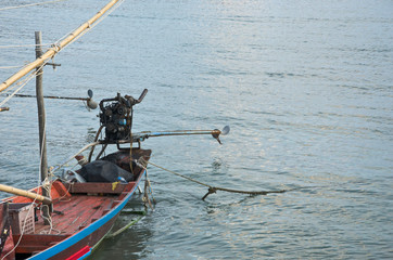 Obraz premium Old engine and propeller of fisherman boat