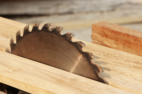 Carpenter saw blade placed on a wooden table