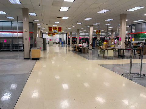 a closing store empty on sale products 