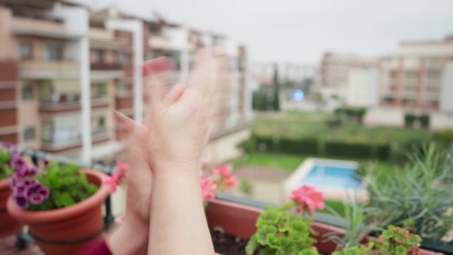 Elderly woman daily applause nursing medical staff - Powered by Adobe