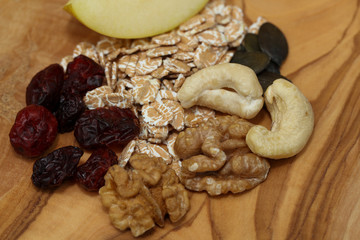 Müsli mit verschieden Zutaten