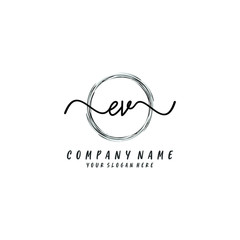 Obraz premium EV initial Handwriting logo vector templates
