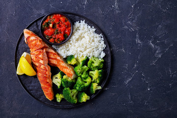 Dietary meal: grilled salmon fillet with broccoli