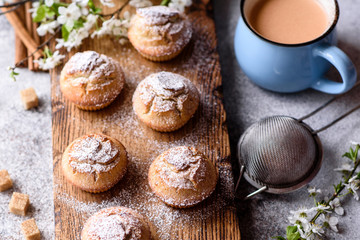 Obraz na płótnie Canvas Fresh baked cupcakes of rice flour with banana and vanilla with a mug of hot chocolate