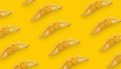 Fototapeta premium Ripe mangoes on a yellow background