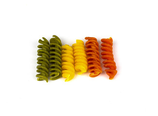 Eierteigware fusilli in bunten Farben