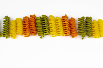 Eierteigware fusilli in bunten Farben