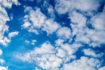 Cumulus clouds on a bright blue sky in Sunny weather