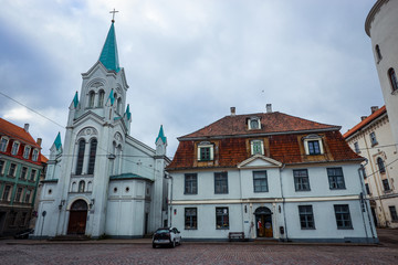 Obraz premium Blue sky under Our Lady of Sorrows Church, Riga