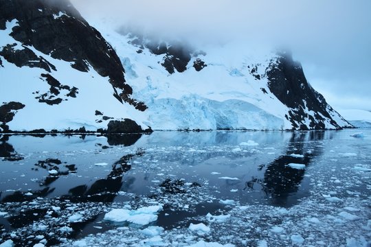 Lemaire Channel , Antarctica 