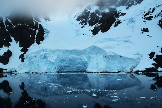 Lemaire Channel , Antarctica 