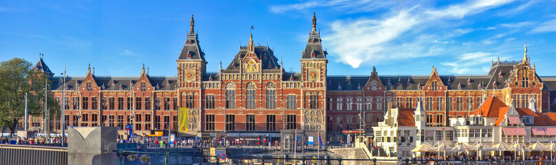 Naklejka na ściany i meble Panorama of the Amsterdam central station