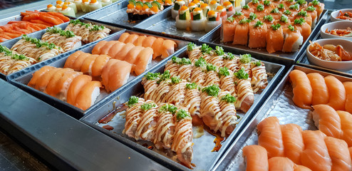 Japanese food is called sushi placed on a food tray. Mix sushi on a food tray.