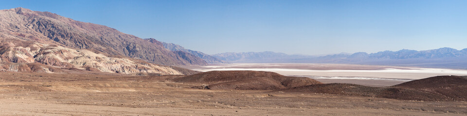 Fototapeta na wymiar Amargosa Range and the Badwater Basin in Death Valley
