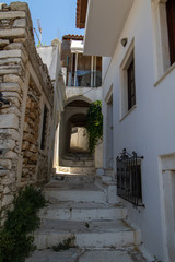 Fototapeta na wymiar Alley and buildings in the village of Apiranthos in central Naxos, Greece.