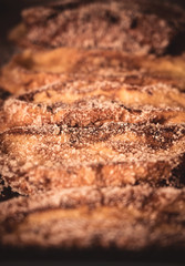 torrijas caseras para semana santa con leche , pan , azúcar y canela, dulces caseros.