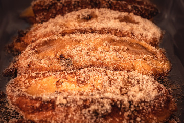 Torrijas caseras para semana santa con leche, huevo, pan y canela, dulces caseros