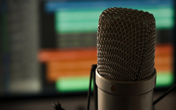 condenser microphone with daw background