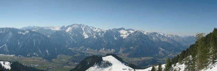 Fototapeta premium Panorama beim Abstieg von der Kirchwand