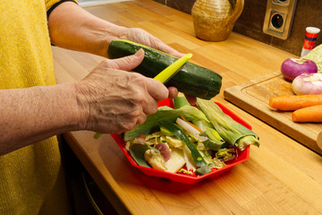 En ces temps de confinement préparation des plats à la maison et transformation en cuisinier et cuisinière 