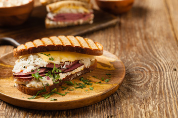 Ruben sandwich. New York sandwich with pastrami, sauce 1000 islands and sauerkraut.