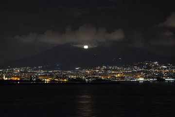 Obraz premium moon on the Vesuvius Volcano