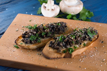 Sandwich with mushrooms and greens