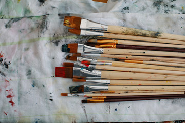 Les Peintures et Les Pinceaux