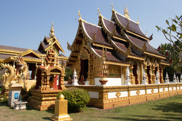 Naklejka premium A beautiful view of buddhist temple Wat Saeng Kaew at Chiang Rai, Thailand.