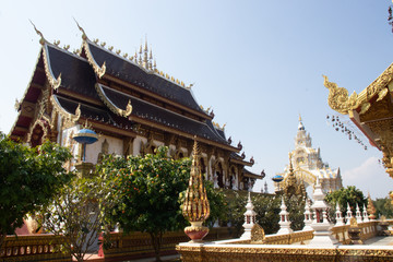 Naklejka premium A beautiful view of buddhist temple Wat Saeng Kaew at Chiang Rai, Thailand.