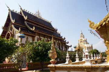 Naklejka premium A beautiful view of buddhist temple Wat Saeng Kaew at Chiang Rai, Thailand.