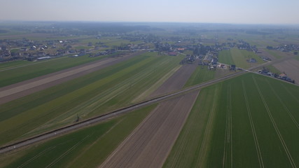 Lot dronem nad polami