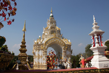 Fototapeta premium A beautiful view of buddhist temple Wat Saeng Kaew at Chiang Rai, Thailand.