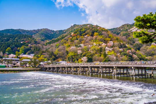 京都の観光地 嵐山 渡月橋 日本 ~ Arashiyama Togetsukyo Bridge , Kyoto JAPAN ~