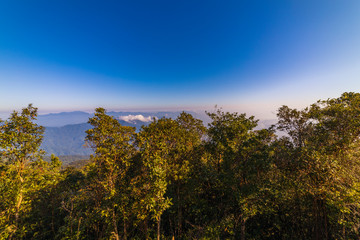 Obraz premium Beautiful mountain landscape with tropical vegetation and a blue sky