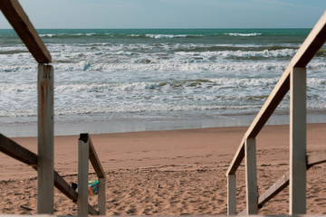 Mare d'inverno sul litorale di Sabaudia, Lazio, Italia