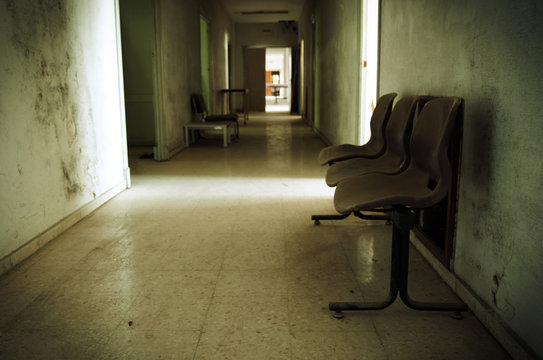 viejo sill&oacute;n silla hospital lugares abandonados