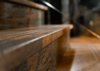 escaleras del edificio con desenfoque abstracto