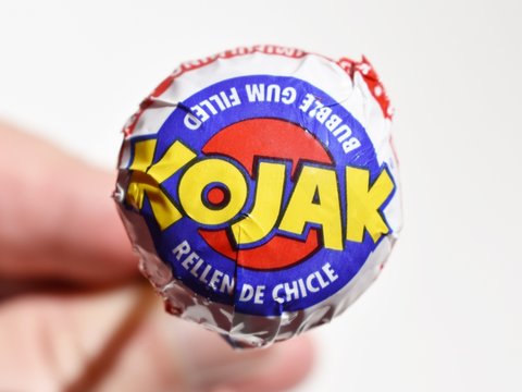 Kojak, caramelo con palo de Fiesta relleno de chicle.