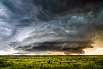 Muurstickers Supercell thunderstorm with dramatic storm clouds © JSirlin
