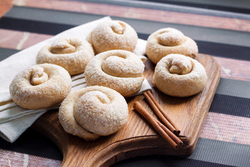 Snail sugar cookies with cinnamon