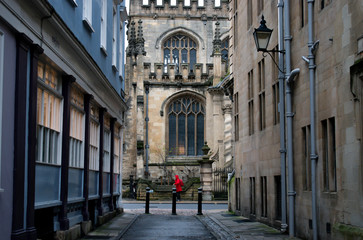 Oxford alleyway facing high street