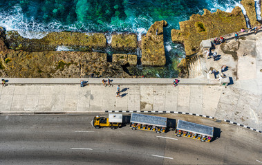 El Malecon y el tren