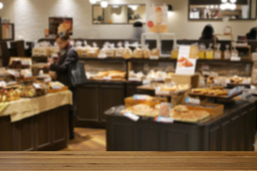 客のいるパン屋の風景