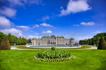 Obraz premium Vienna, Austria - May 17, 2019 : Baroque palace Belvedere is a historic building complex in Vienna, Austria, consisting of two Baroque palaces with a beautiful garden between them.