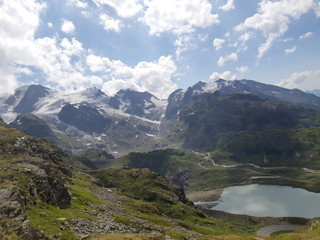 Naklejka premium Deshielo de las montañas