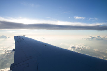 Fototapeta na wymiar sky over plane wing