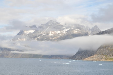 Fototapeta na wymiar Prince christianssund passage, greenlandic mountains from abord the ship