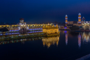 Fototapeta na wymiar Blue hour view or early morning view of golden temple, amritsar using long exposure shooting 